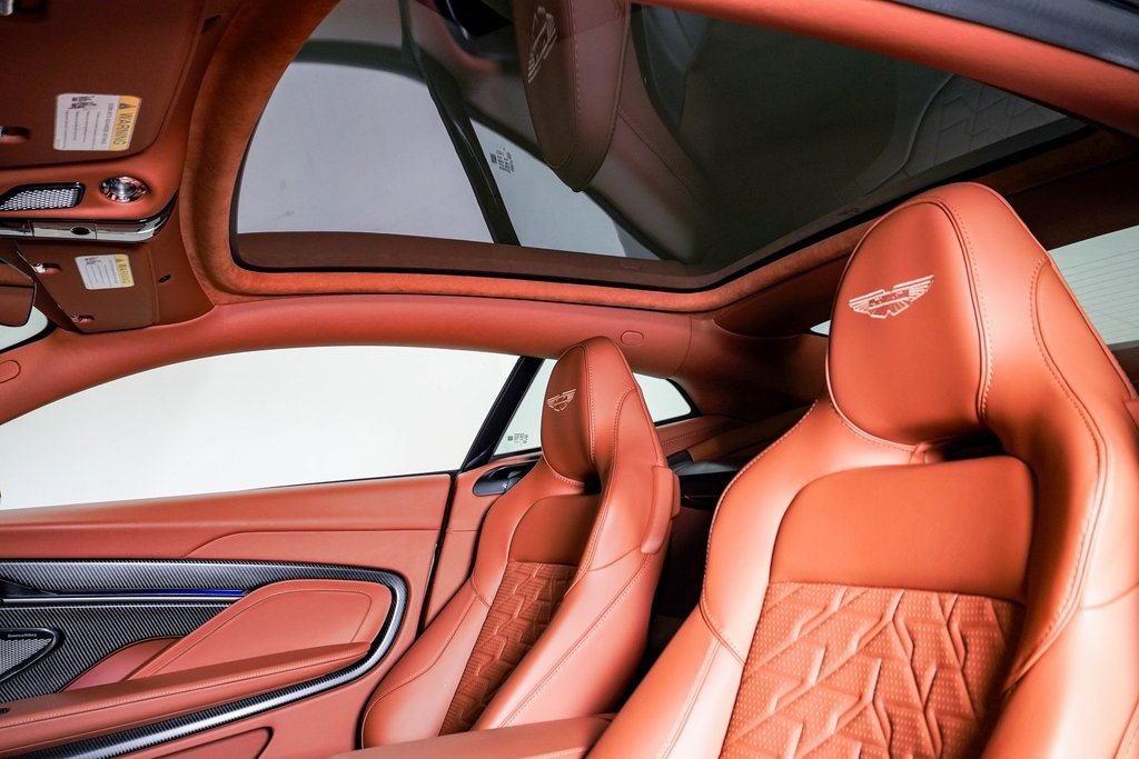 Used 2025 Aston Martin Vanquish image 25