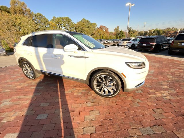 Used 2022 Lincoln Nautilus Reserve AWD/4WD image 37