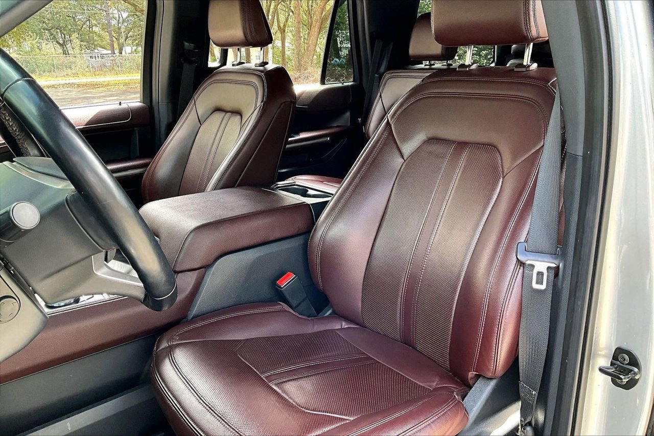 Used 2023 Ford Expedition Limited image 18