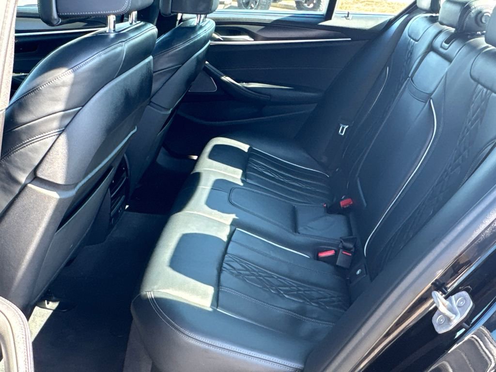Used 2021 BMW M550i xDrive w/ Dynamic Handling Package image 18
