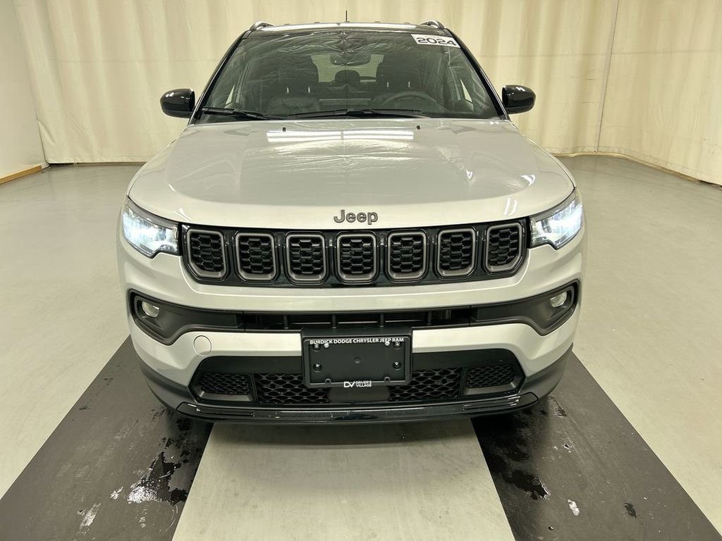 Used 2024 Jeep Compass Latitude w/ Convenience Group image 3