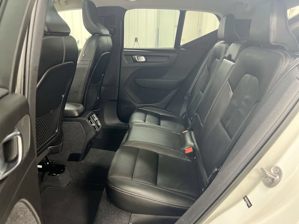 Used 2023 Volvo XC40 B4 Ultimate FWD image 23