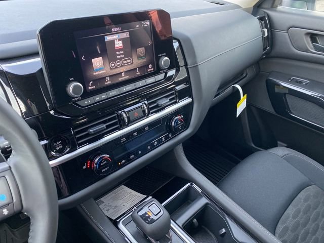 New 2025 Nissan Pathfinder SV image 18