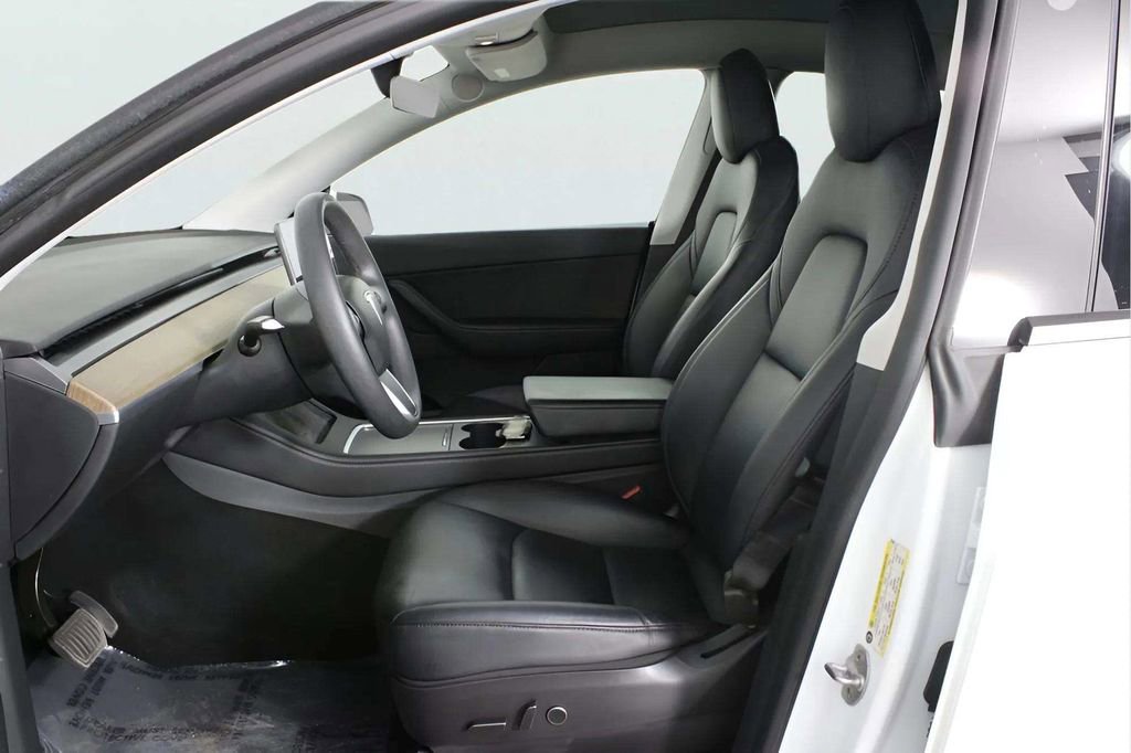 Used 2022 Tesla Model Y Long Range image 15