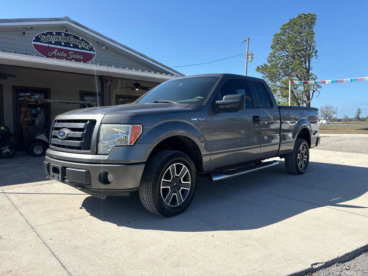 Used 2010 Ford F150 STX image 1
