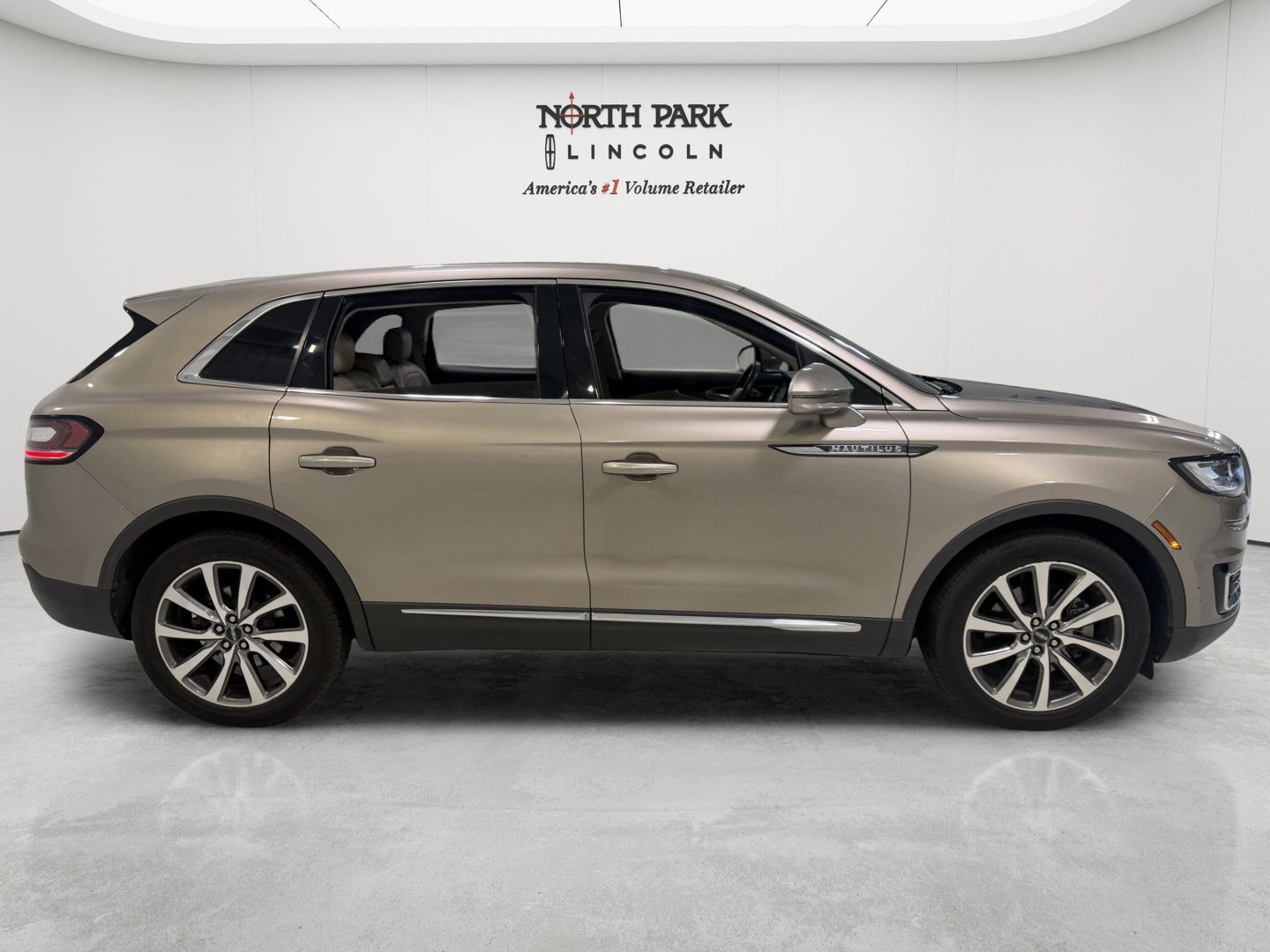 Used 2019 Lincoln Nautilus Select FWD image 6