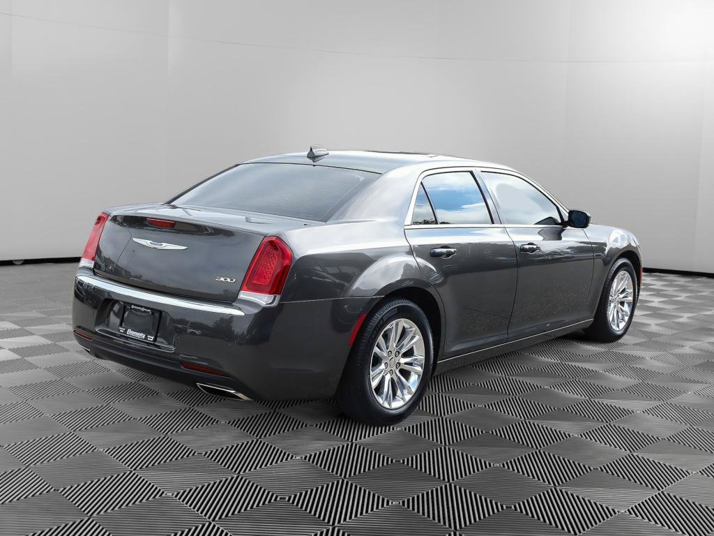 Used 2021 Chrysler 300 Touring L RWD image 7