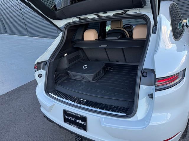 New 2026 Porsche Cayenne Turbo AWD/4WD image 33