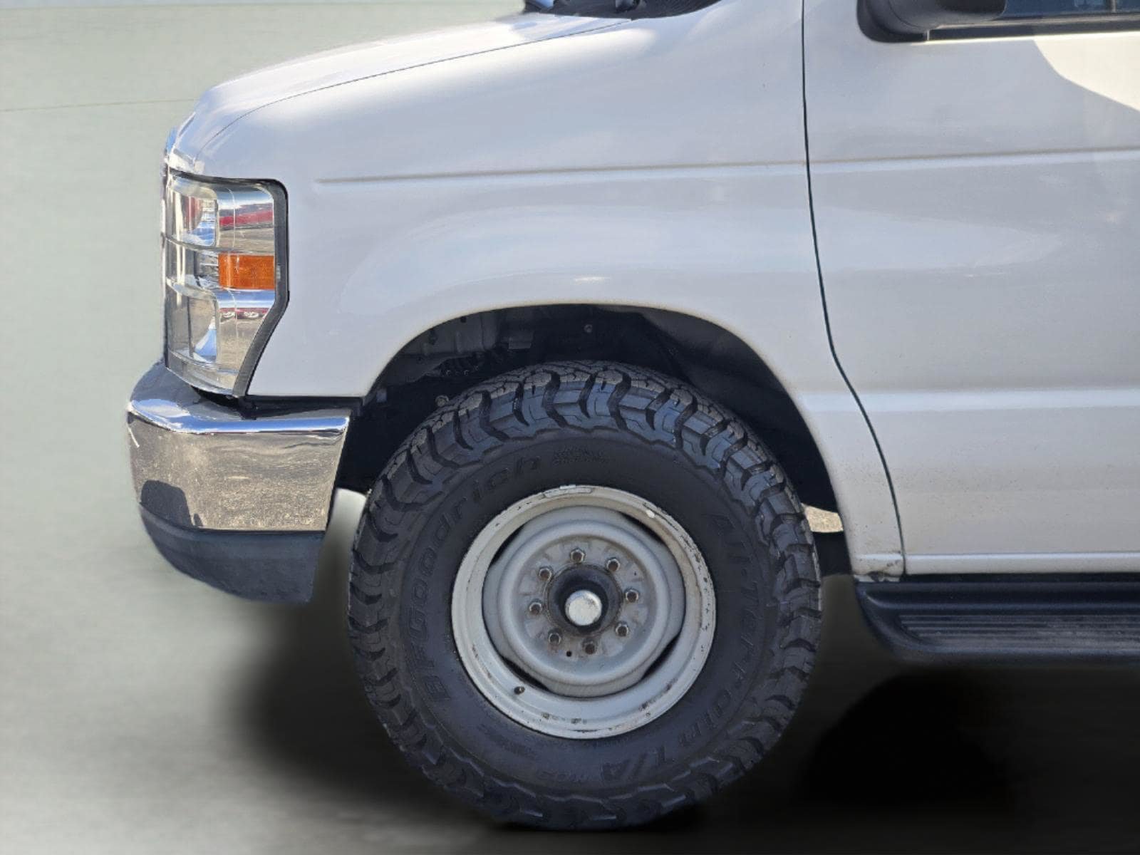 Used 2014 Ford E-350 and Econoline 350 XLT RWD image 9