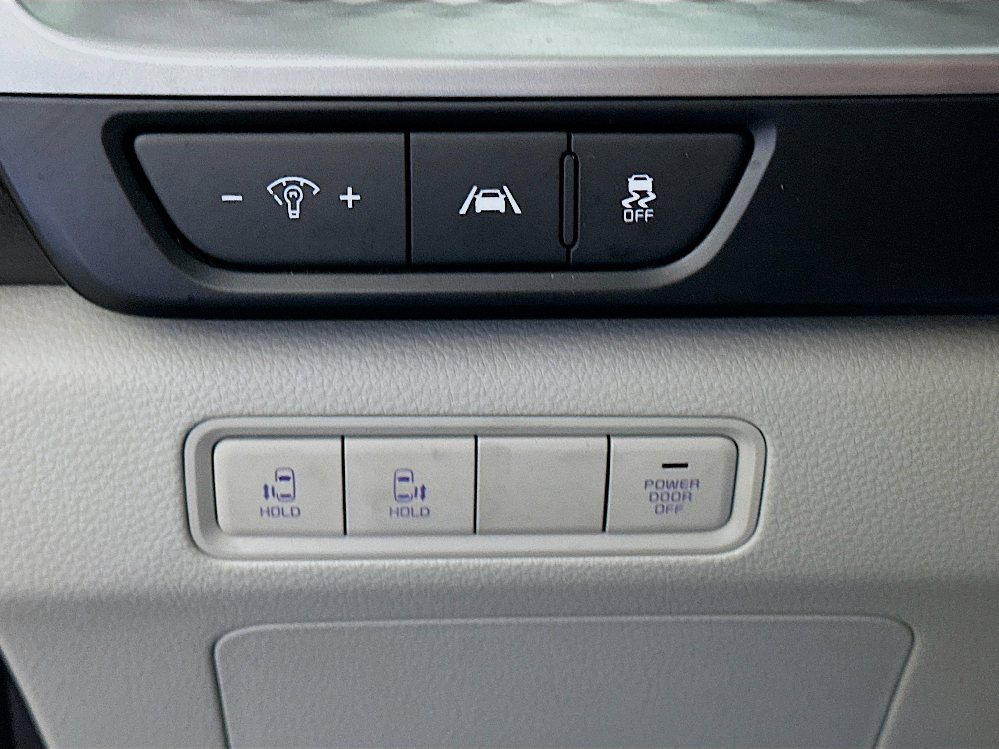 Used 2024 Kia Carnival LX image 17