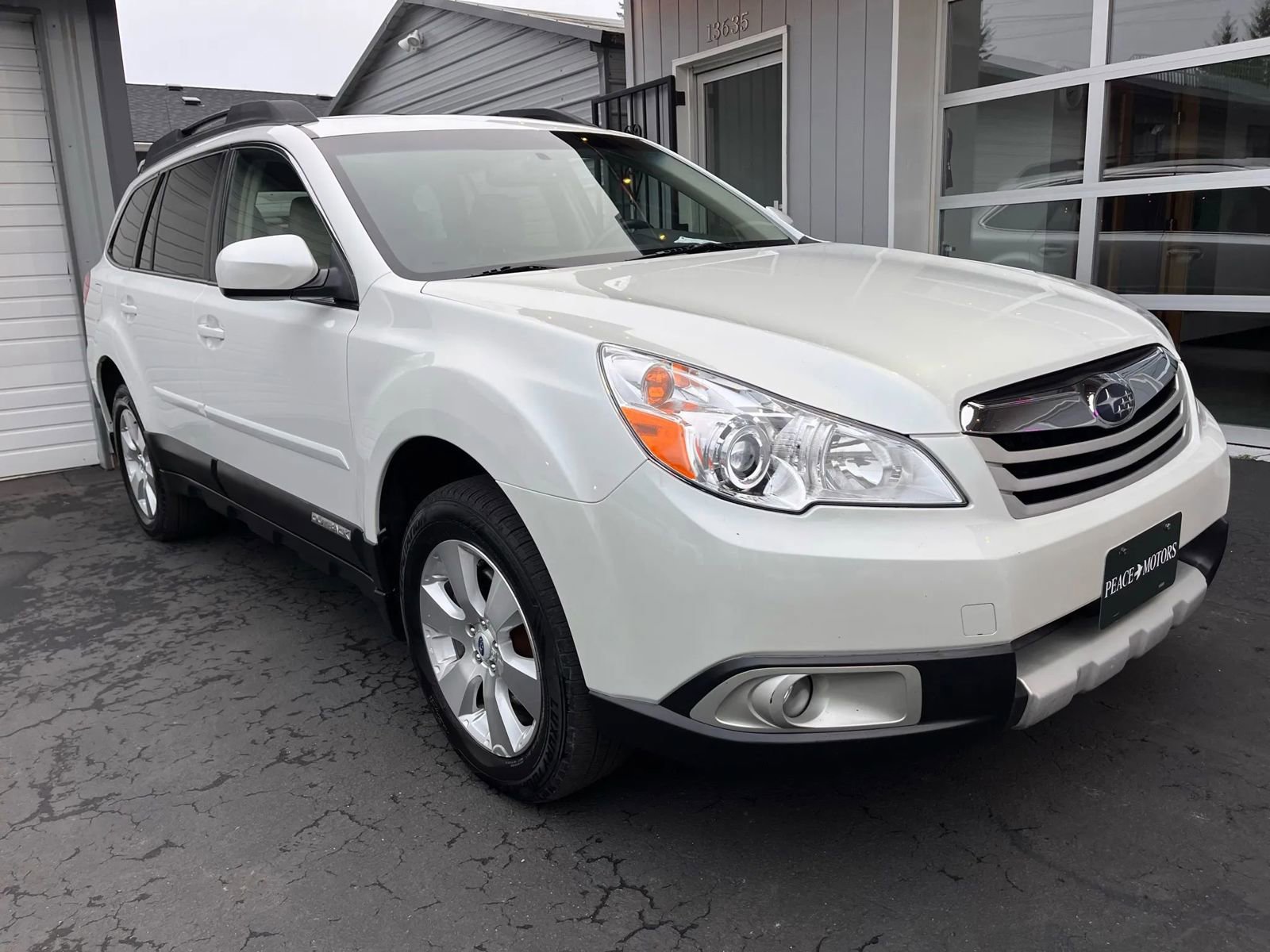 Used 2012 Subaru Outback 3.6R Limited w/ Moonroof Pkg image 7