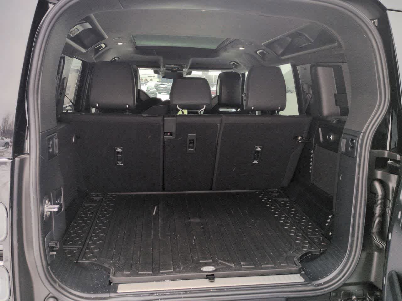 New 2026 Land Rover Defender 110 OCTA AWD/4WD image 28