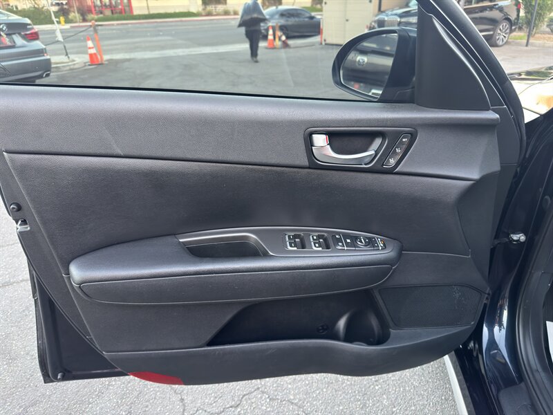 Used 2018 Kia Optima Premium w/ Convenience Package FWD image 23