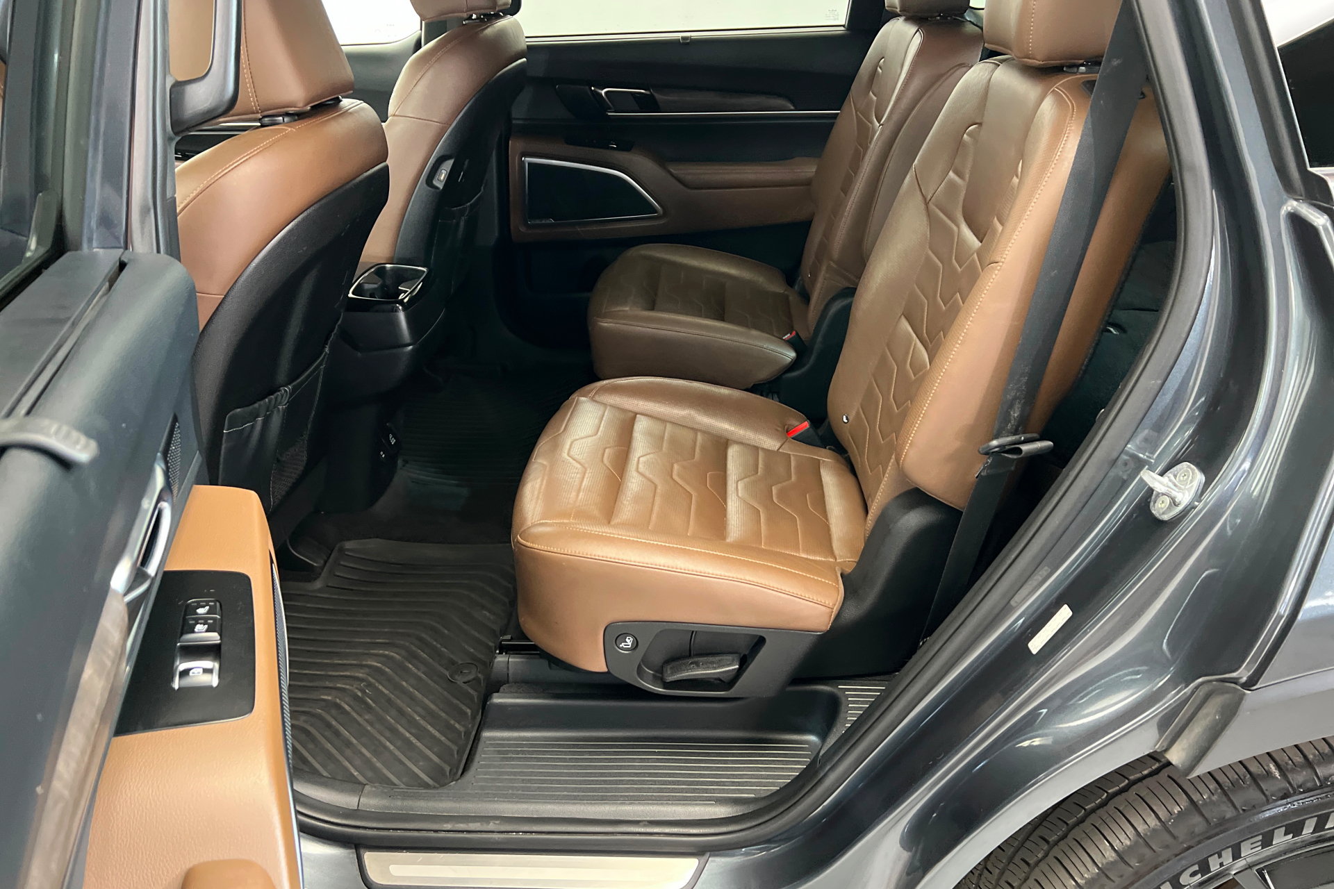 Used 2022 Kia Telluride SX w/ SX Prestige Package AWD/4WD image 22