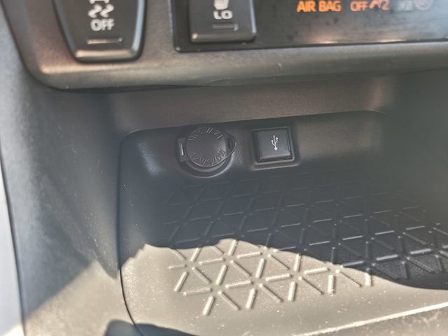 Used 2022 Toyota RAV4 XLE image 25