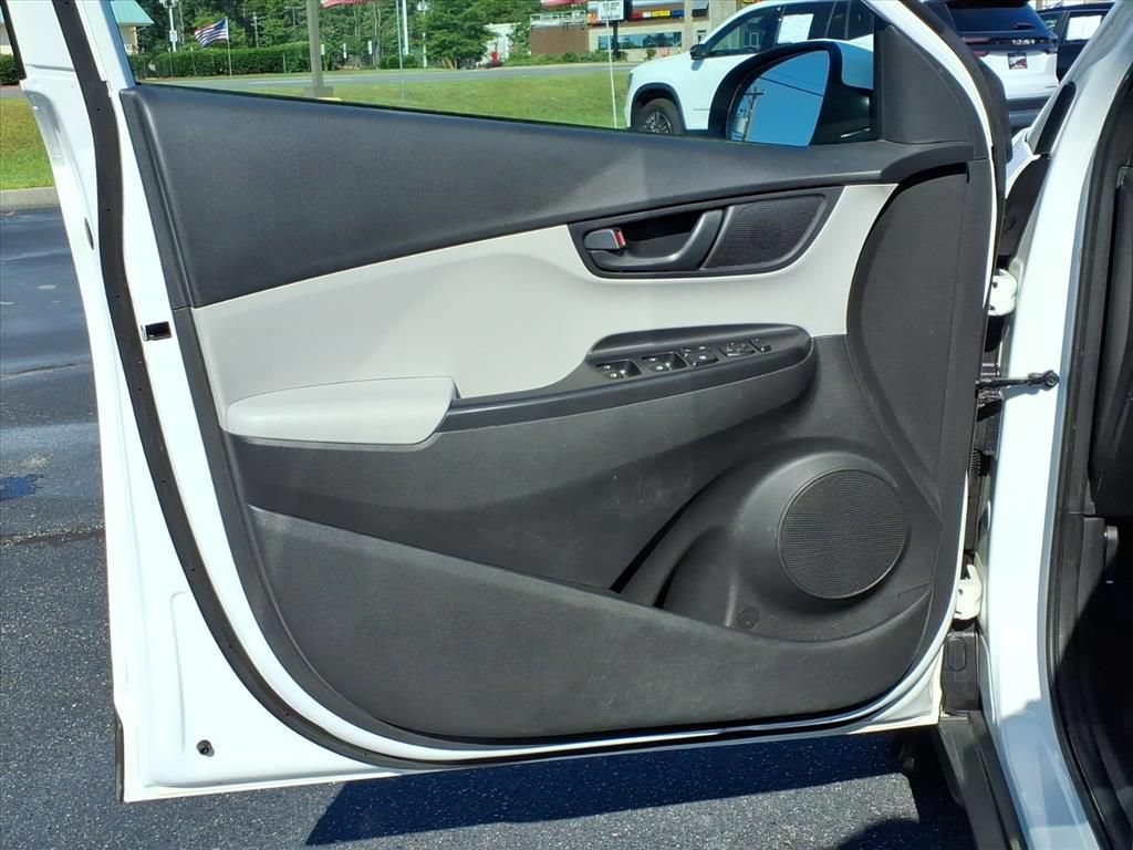 Used 2023 Hyundai Kona SEL AWD/4WD image 5