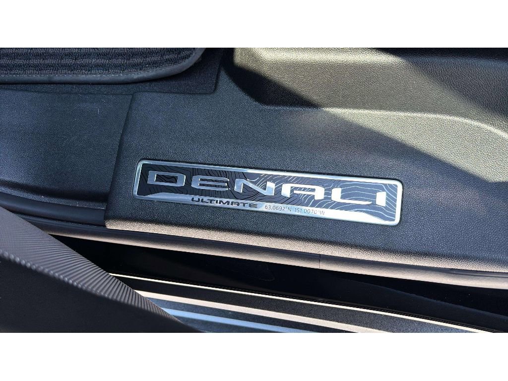 Used 2025 GMC Yukon Denali Ultimate AWD/4WD image 30