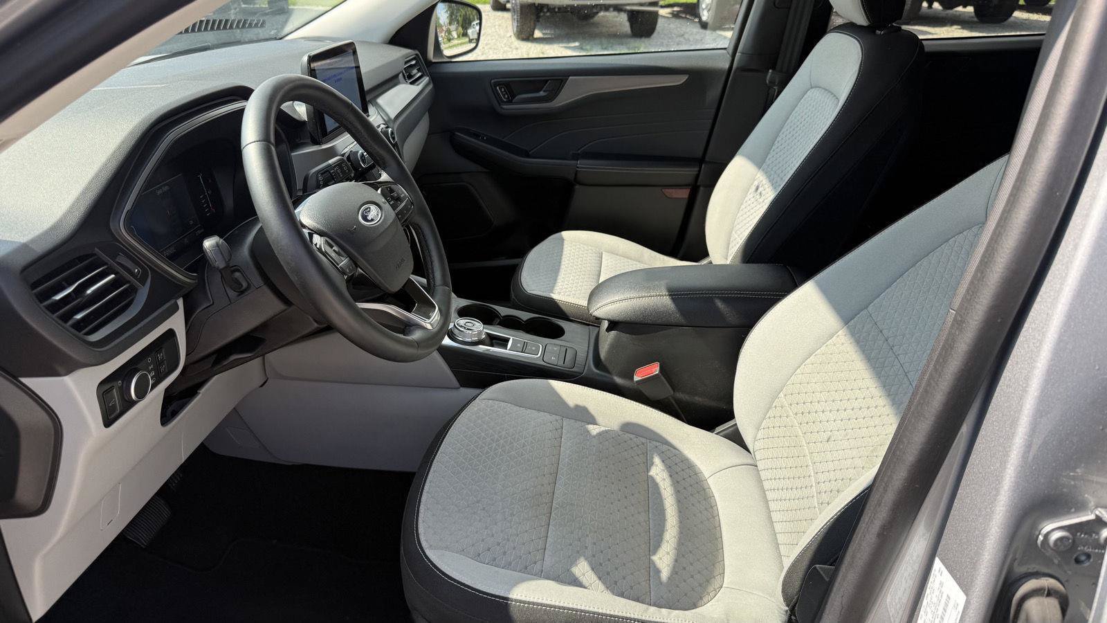 Used 2023 Ford Escape Active AWD/4WD image 29