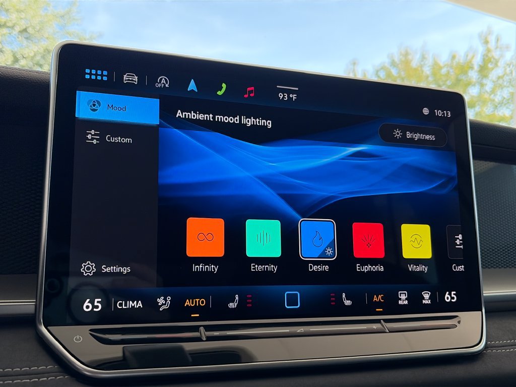 Certified 2025 Volkswagen Tiguan SE AWD/4WD image 25