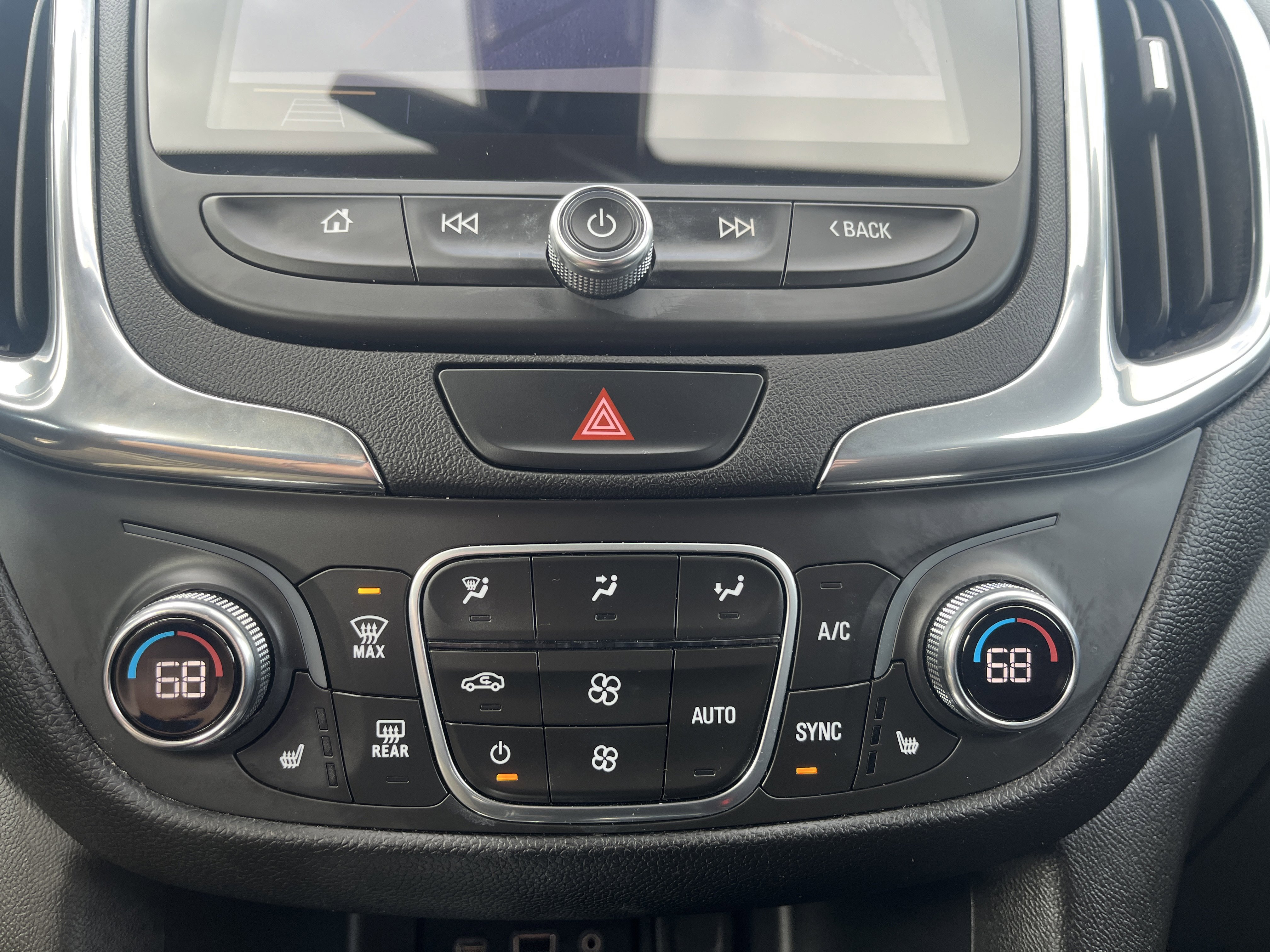 Used 2020 Chevrolet Equinox LT image 28