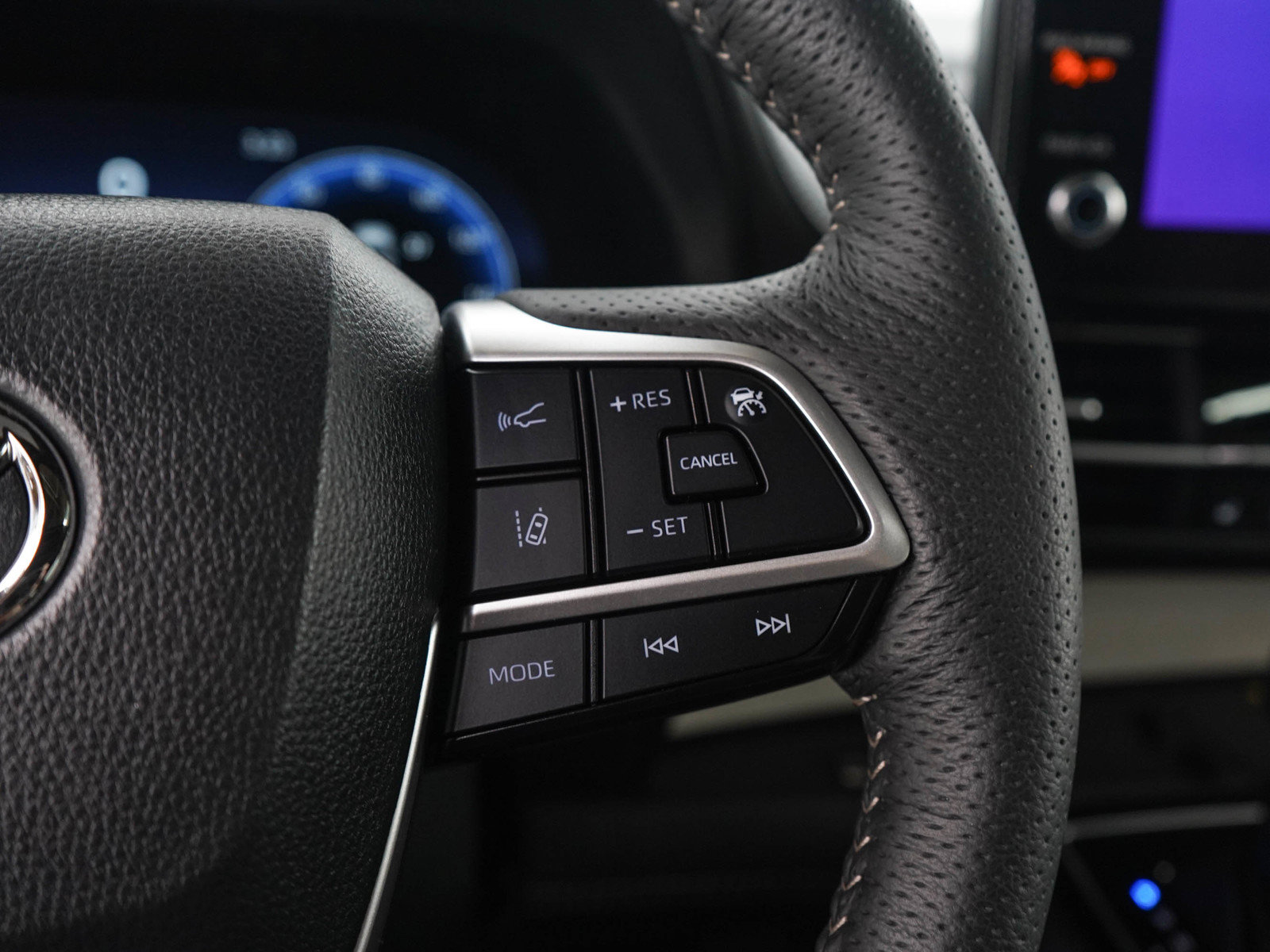 Used 2025 Toyota Sienna AWD image 32