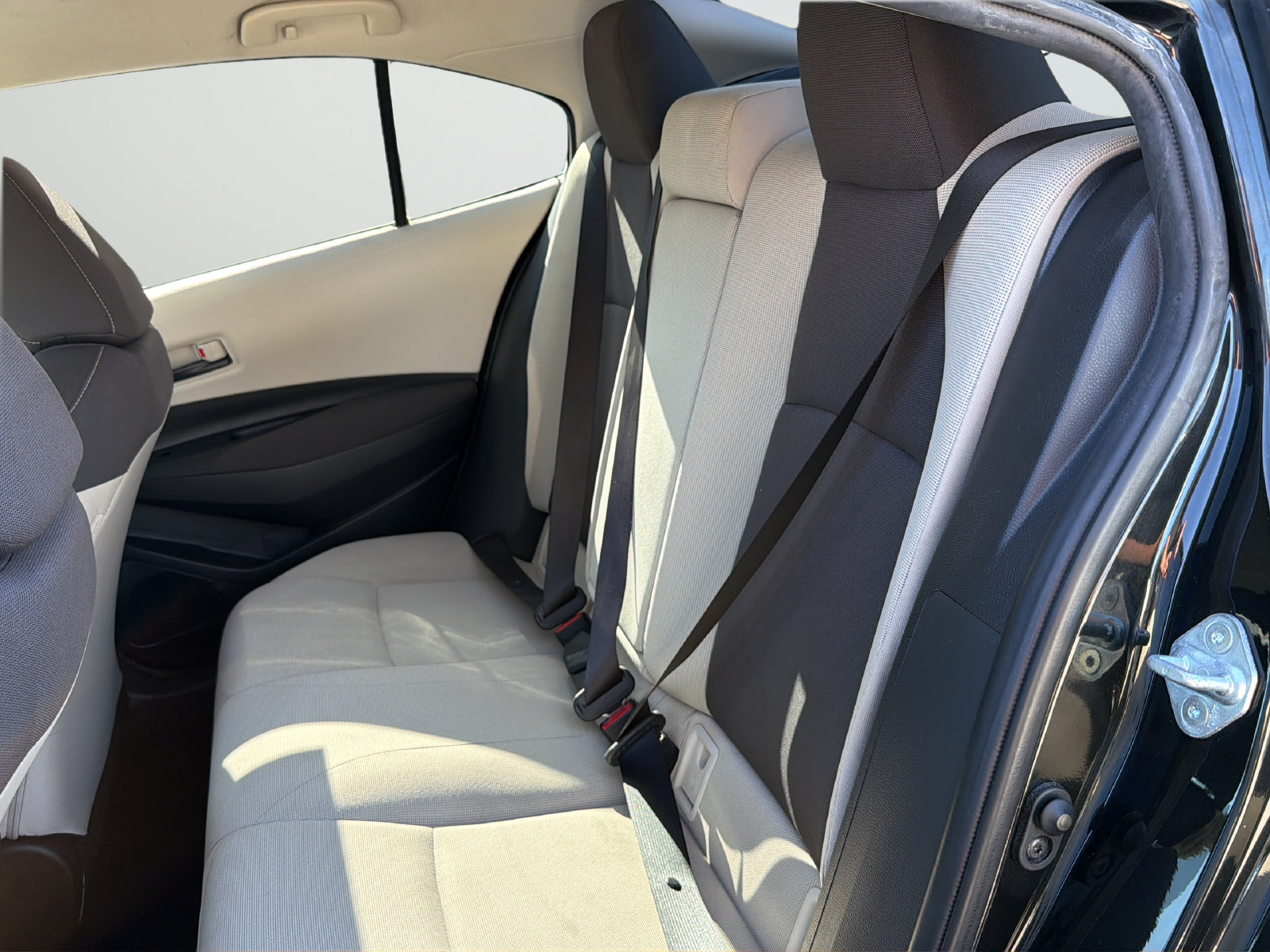 Used 2022 Toyota Corolla LE FWD image 33