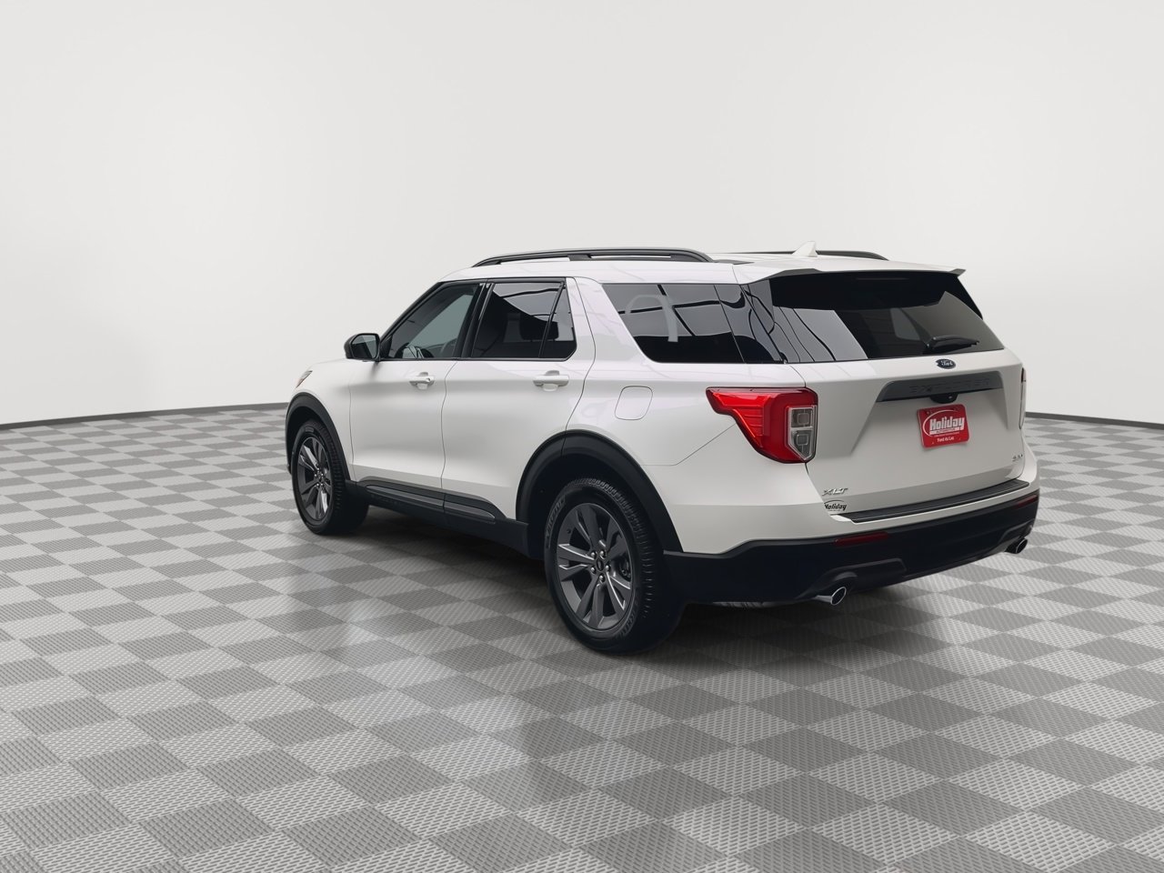 Certified 2021 Ford Explorer XLT w/ Equipment Group 202A AWD/4WD image 41