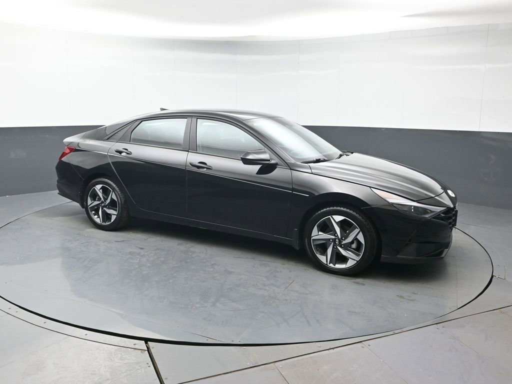 Used 2023 Hyundai Elantra SEL w/ Convenience Package FWD image 8