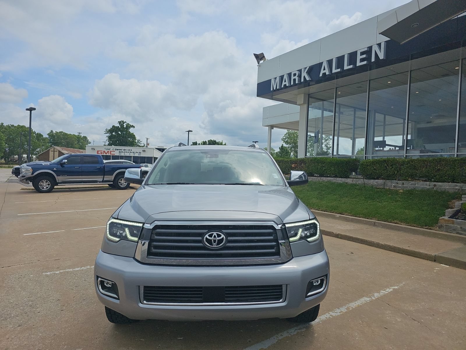 Used 2018 Toyota Sequoia Limited w/ Safety & Convenience Package AWD/4WD image 9