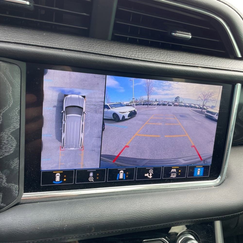 Used 2021 GMC Yukon Denali w/ Denali Premium Package AWD/4WD image 14