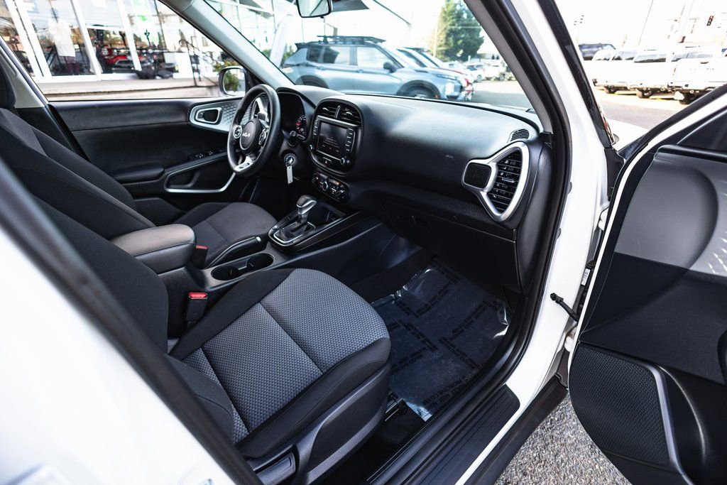 Used 2022 Kia Soul LX image 26
