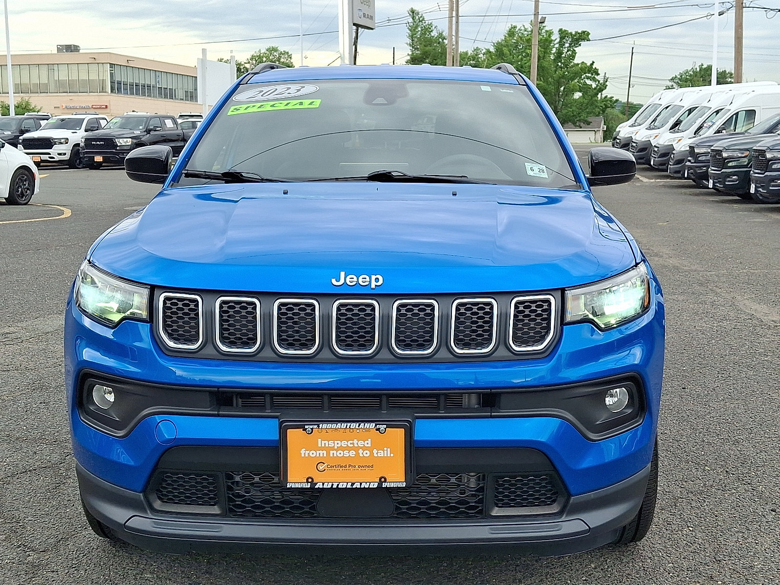 Used 2023 Jeep Compass Latitude AWD/4WD image 2