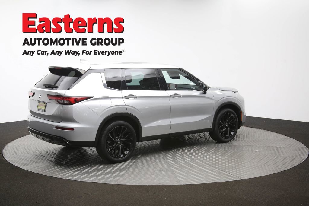 Used 2022 Mitsubishi Outlander SE image 41