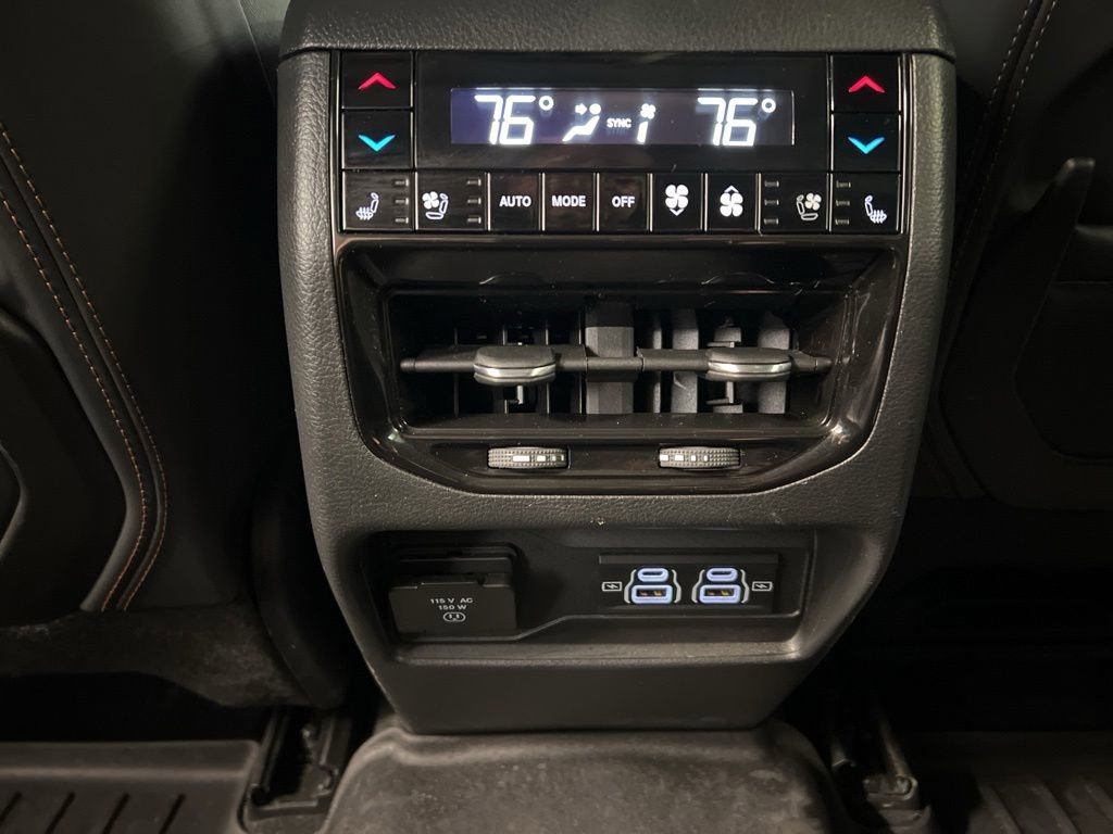 Used 2023 Jeep Grand Cherokee Summit AWD/4WD image 35