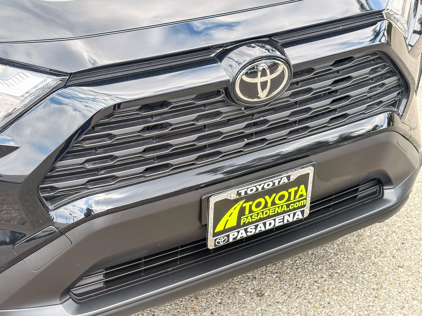 Certified 2025 Toyota RAV4 LE AWD/4WD image 5