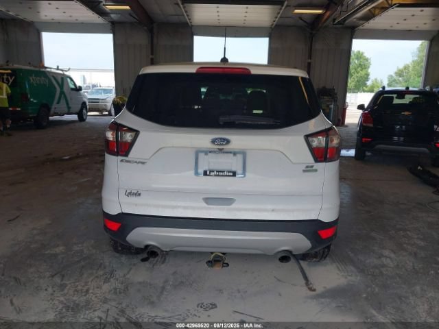Used 2017 Ford Escape SE FWD image 10