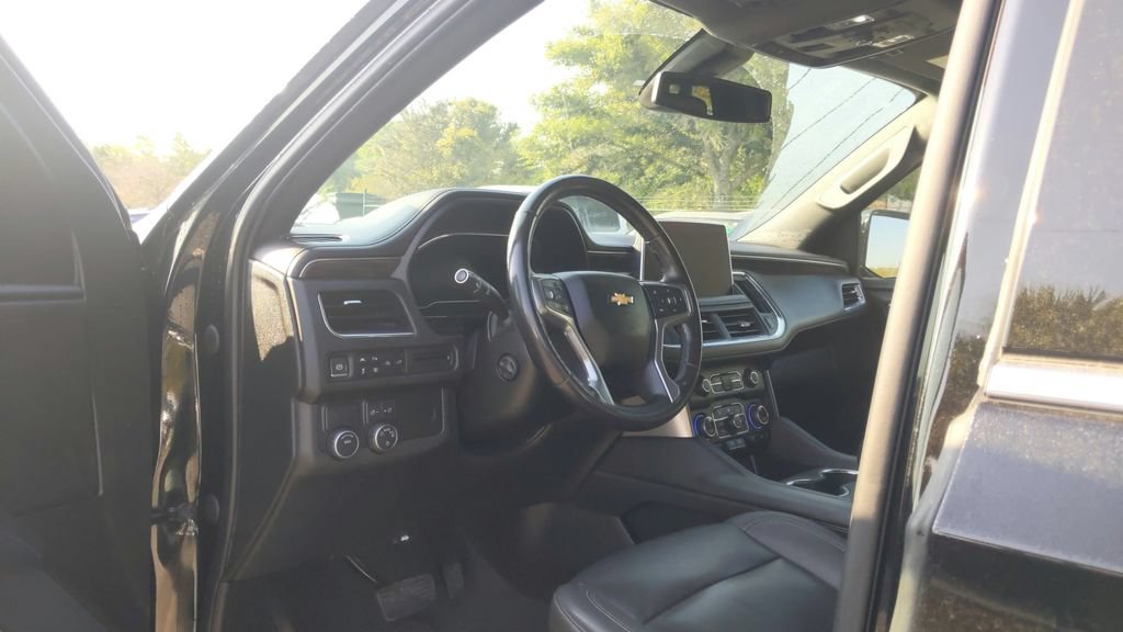 Used 2022 Chevrolet Suburban LT w/ LT Signature Plus Package RWD image 19