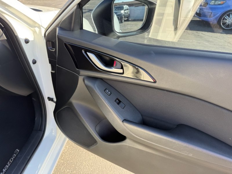 Used 2015 MAZDA MAZDA3 i Sport FWD image 24
