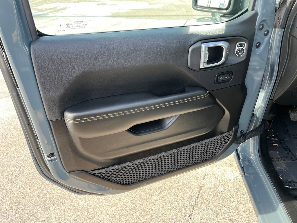 Used 2025 Jeep Wrangler Unlimited Sahara w/ Safety Group image 19