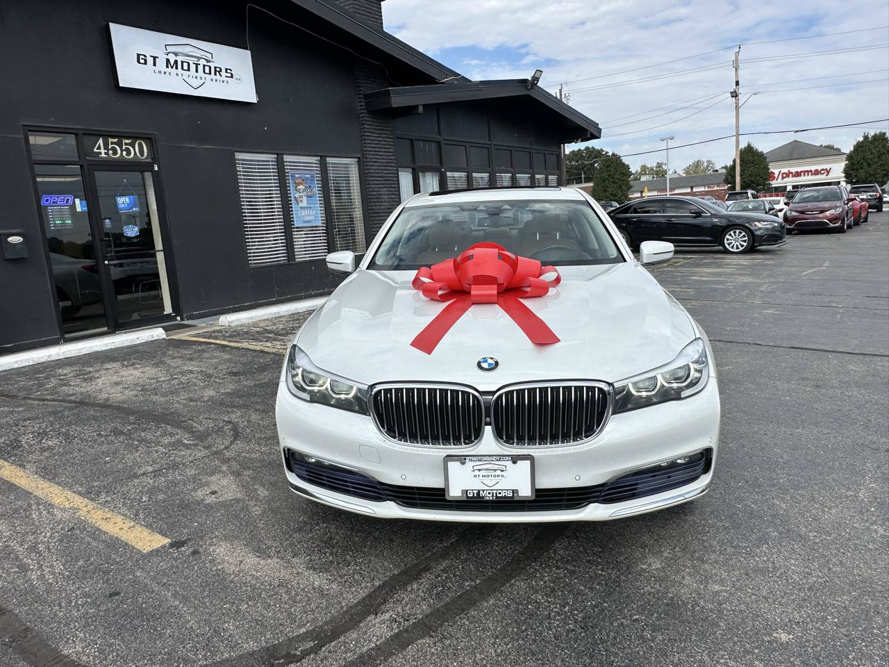 Used 2017 BMW 740i xDrive AWD/4WD image 2
