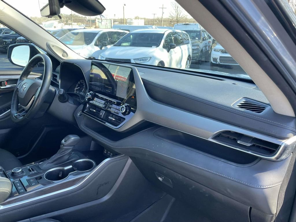 Used 2022 Toyota Highlander Platinum image 13