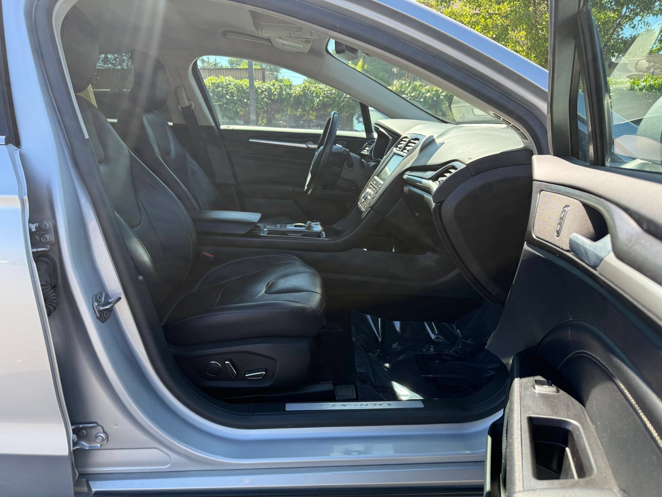Used 2019 Ford Fusion Energi Titanium FWD image 30