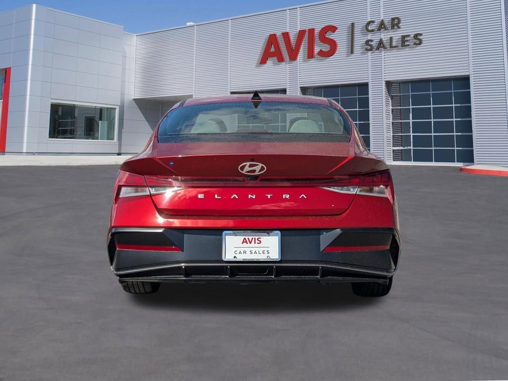 Used 2025 Hyundai Elantra SEL FWD image 5