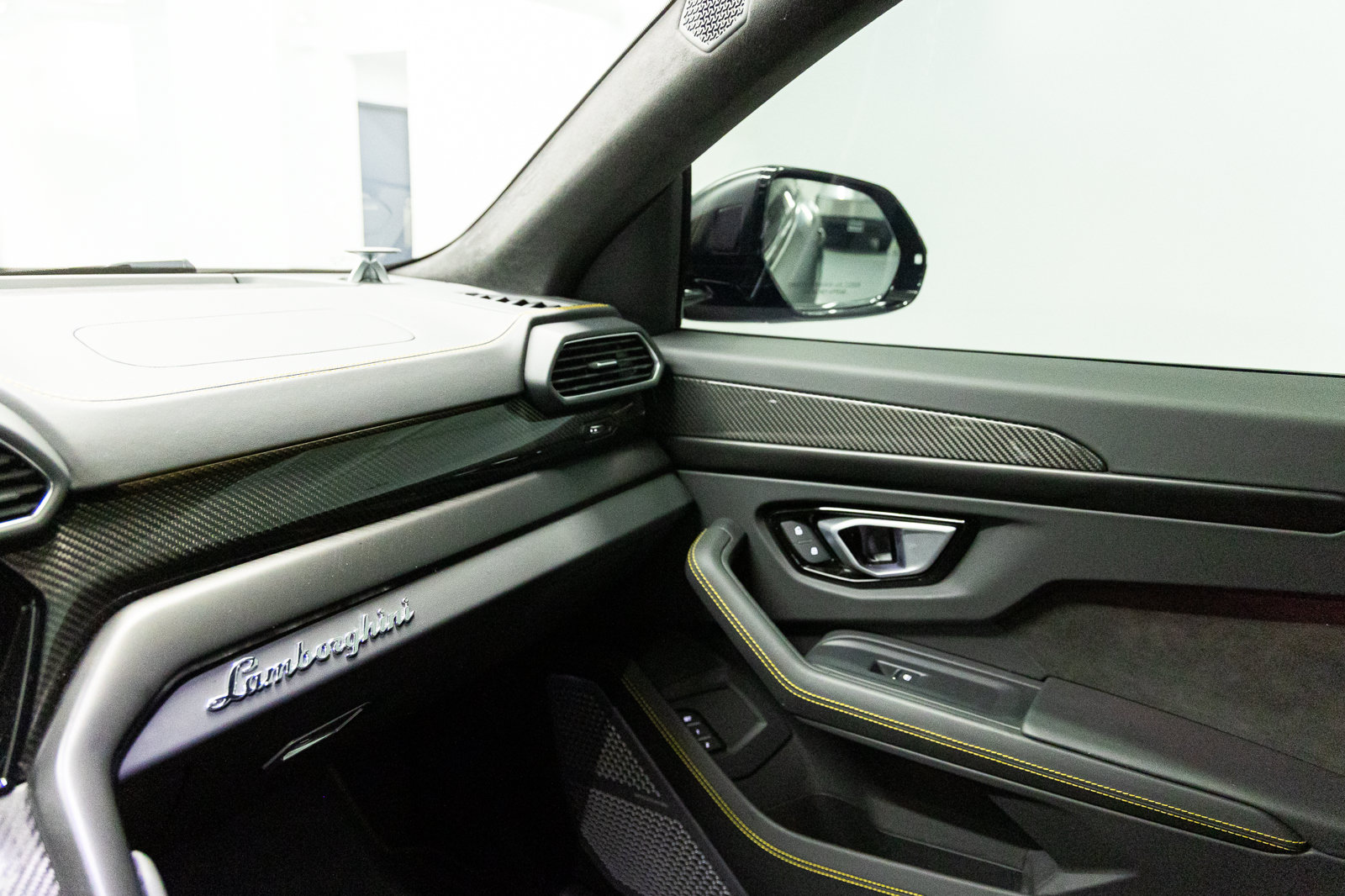 Used 2024 Lamborghini Urus S AWD/4WD image 39