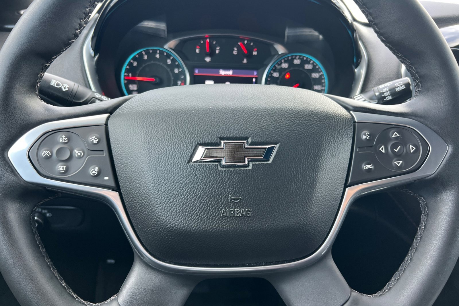 Used 2023 Chevrolet Traverse RS image 33