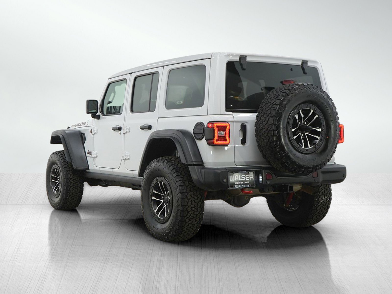 Used 2024 Jeep Wrangler Unlimited Rubicon w/ XTREMEE 35" Tire Package AWD/4WD image 3