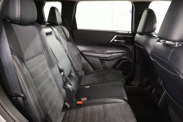 Used 2024 Mitsubishi Outlander SE AWD/4WD image 28