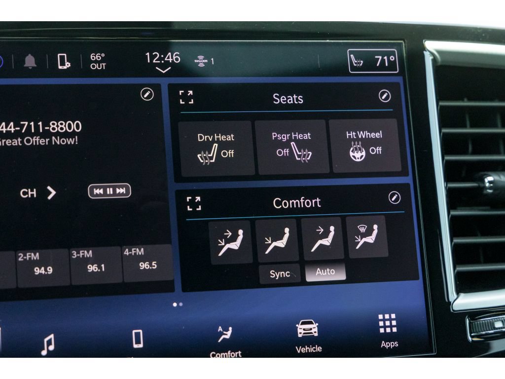Used 2024 Chrysler Pacifica Touring FWD image 27