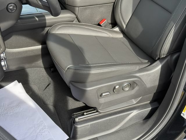 Used 2026 GMC Yukon Denali w/ Sun & Power Step Package AWD/4WD image 14