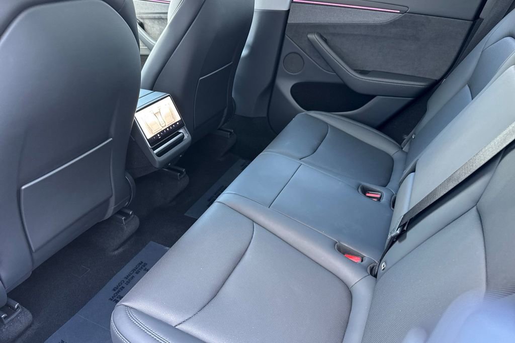 Used 2026 Tesla Model Y 2WD image 11